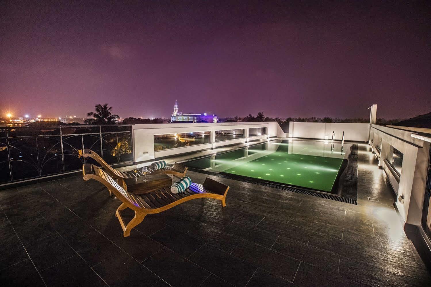 Hotel Alpha Old Court House Kochi Esterno foto