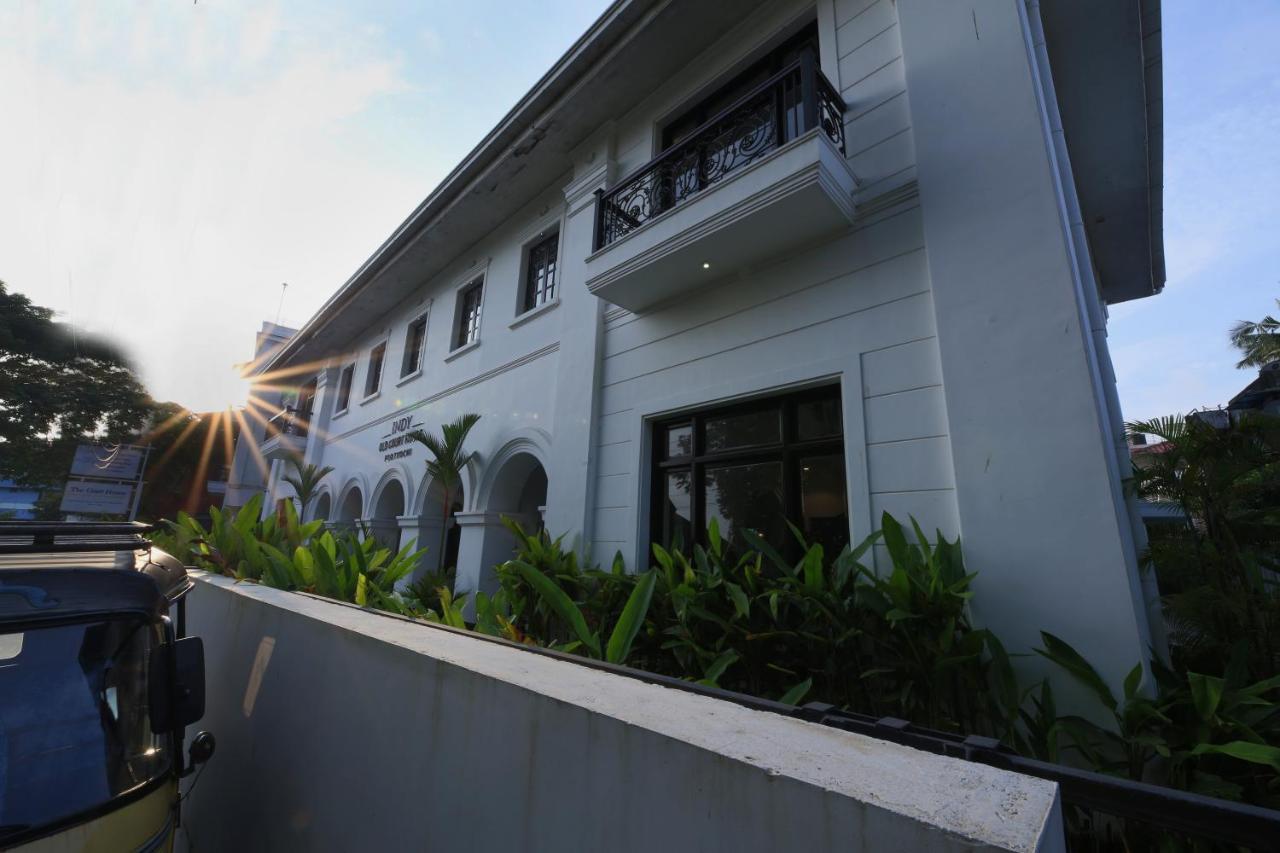 Hotel Alpha Old Court House Kochi Esterno foto
